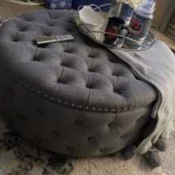 Compact Chesterfield Plush Velvet Ottoman - Footstool Coffee Table - 60cm - thumbnail 2
