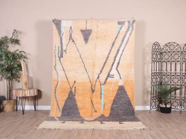 Authentic Moroccan Rug, Vintage Boujaad 5x9 Ft - image 1