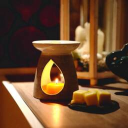 Snowflake Sparkle Christmas Scented Tea Light Candles Made With Soy Wax 12 Per Box - thumbnail 4