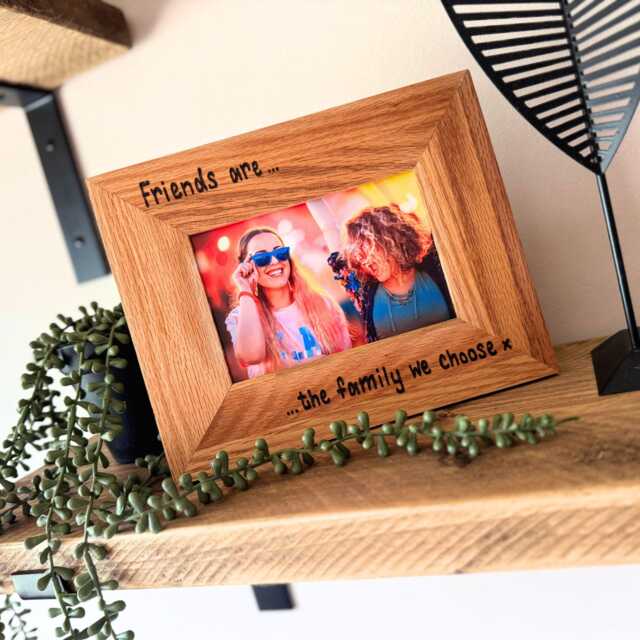 "Friend Photo Frame - Friends Are The Family We Choose Personalised Solid Oak Wood Picture Fits 6x4"", 7x5" - image 1