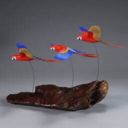 Macaw Parrot Trio Sculpture By John Perry Scarlet 7In Long On Burlwood Base - thumbnail 4