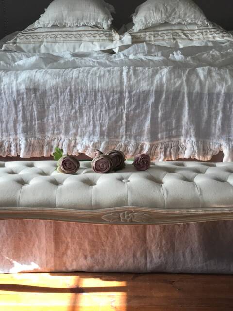Ruffled Linen Coverlet Sisi - Shabby Chic Vintage Blanket - 90x90 - image 1