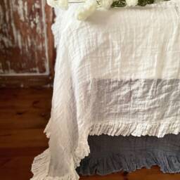 Ruffled Linen Coverlet Sisi - Shabby Chic Vintage Blanket - 90x90 - thumbnail 3