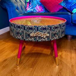 Round Coffee Table , Art Deco Cheetah Leopard Design. Hot Pink & Gold Glitter. Table, Lift Off Top For Storage. End Lounge
