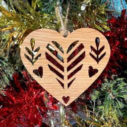 Wooden Heart Christmas Tree Decoration - Beautiful Xmas Ornament in Oak, Walnut Cherry Wood Or Silver, Gold, Red, Green Glitter