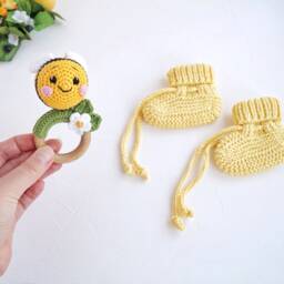Neutral Bee Baby Gift For New Mom, Bee Small Toy & Booties, Cheer Up Box Pregnant Friend - thumbnail 2