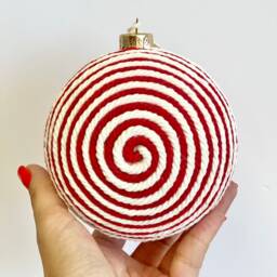 Handmade Yarn Christmas Ornaments Rustic Red & White Balls, Set Of 4 - thumbnail 3