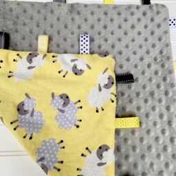 Sheep Tag Blanket - Small Baby - thumbnail 2