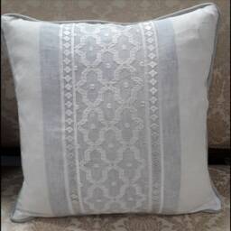 stunning English Handmade Colefax & Fowler Etienne Old Blue Embroidered Linen Back in Laura Ashley Feather Filled Scatter Cushions - thumbnail 3