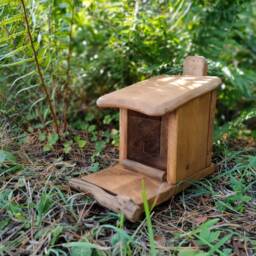 Wooden Squirrel Feeder With Lift-Up Lid - Outdoor Feeding Box - thumbnail 2