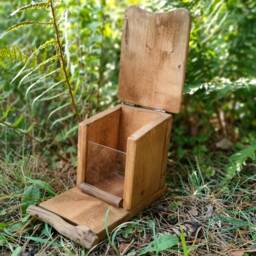 Wooden Squirrel Feeder With Lift-Up Lid - Outdoor Feeding Box - thumbnail 3