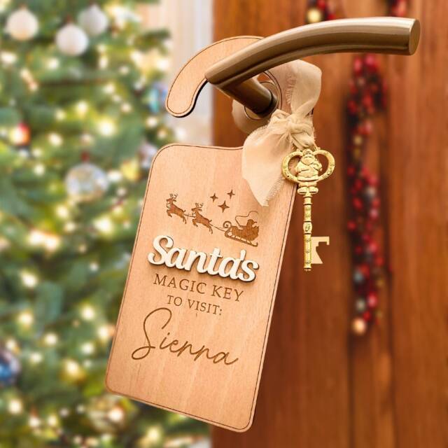 Personalised Christmas Door Hanger - Santa's Magic Key Holder Decoration Keepsake Kids Eve Box Tradition