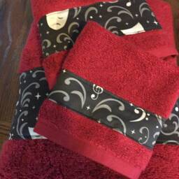 Handmade 3-Piece Deep Rich Burgundy Red Bath Towel Set Trimmed With Black/White Theatre Damask Cotton Print Fabric - thumbnail 2