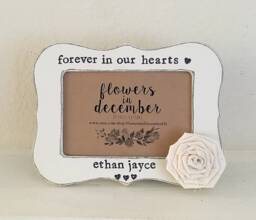 Personalized Memorial Picture Frame Forever in Our Hearts, Infant Loss Sympathy Gift - thumbnail 1