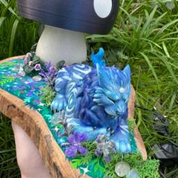 Ghost Of The Pridemother Blue Druid Mushroom Lamp Diorama UK Plug 25cm X 17cm - thumbnail 2