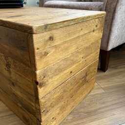 Rustic Coffee Table in A Medium Oak Stain - thumbnail 4