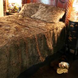 Plush Faux Fur Bedspread - Golden Brown Wolf, Coyote Design