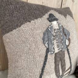 Handmade Alpaca Skier Pillowcase, Beige Farmhouse Cushion - 20x20 - thumbnail 4