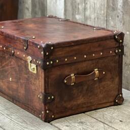 English Bridle Leather Hand Dyed Luxury Coffee Table Trunk Home Decor Interiors Furniture - thumbnail 2