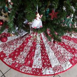 Scandi Christmas Tree Skirt, Quilted, 50 Inches Wide - thumbnail 3