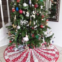 Scandi Christmas Tree Skirt, Quilted, 50 Inches Wide - thumbnail 2
