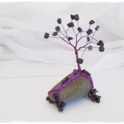 May Birthstone Agate Wire Tree Sculpture, Greek Pebble Base - thumbnail 3