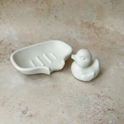 Bowlflow Concrete Soap Dish - Eco-Friendly Handcrafted Curved Drainage Bathroom Accessory - thumbnail 4