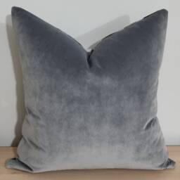 Designers Guild Maurier Graphite & Omega Velvet Cushion Cover 45x45 cm - thumbnail 3