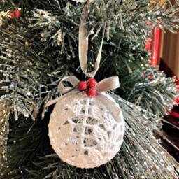 Crochet Christmas Ball Ornaments Set Of 4 Handmade Cotton Decorations - thumbnail 3
