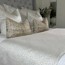 Elegant Ivory Bed Runner/Luxury Throw Scarf Blanket Comforter For King, Double & Super King Sizes - Bespoke Bedding Decor Astar - thumbnail 2