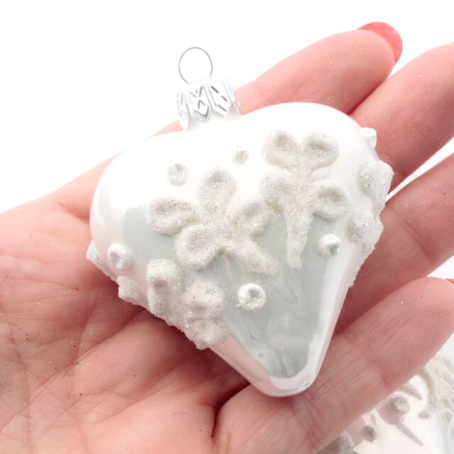 Set 4 Blown Glass White Floral Flock Heart Christmas Tree Ornaments Handmade in Czech - image 1