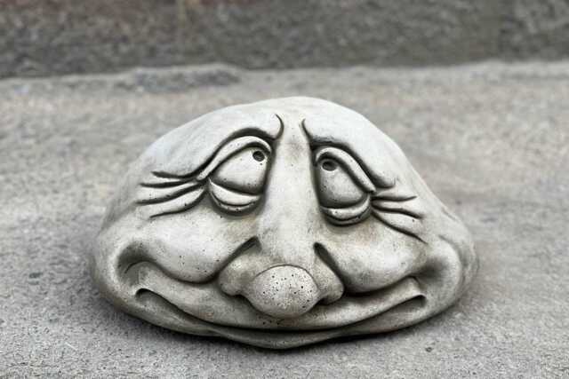 stone Smiling Face Sculpture Funny Garden Ornament Outdoor Funny Cement Art For Outdoor Decor Unique Yard Decoration Halloween Figurine Gift - image 1