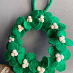 Felt Christmas Wreath, Handfelted Wool Mistletoe Wreath, Handmade in Nepal, Fairtrade Felt - thumbnail 2