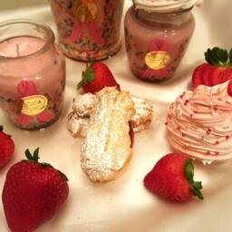 "Natural Soy Cupcake Candles - ""strawberry Shortcake" - thumbnail 4