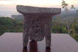 Borucan Indian Stone Metate, Grinding Sculpture, Authentic, Historical, Limited - thumbnail 2