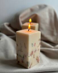 Handmade Vegan Soy Candle With Flower Petals - Natural Unscented Minimalist Eco Home Decor - thumbnail 1