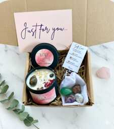 Crystal Candle Gift Set, Birthday For Her Healing Crystal Spiritual Manifestation Ritual Self Love Soy Wax - thumbnail 1