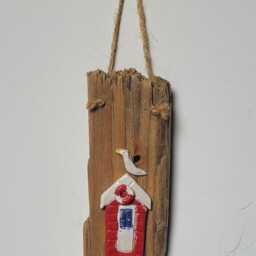 Character Nautical Driftwood & Ceramic Red Beach Hut Wall Hanging Plaque Shabby Chic - thumbnail 2