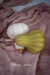 Pumpkin Candle Eco-Friendly Soy Beeswax, Handmade Halloween Decor - thumbnail 1