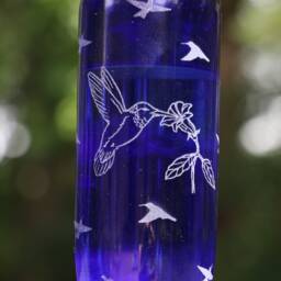 New Etched Hummingbirds Recycled Wine Bottle Hummingbird Or Bird Feeder in Blue Green - thumbnail 2
