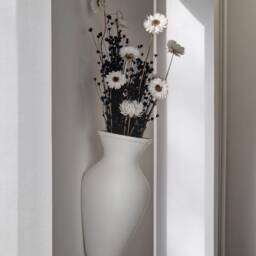 Modern Hanging Wall Vase For Cut Flowers - Elegant Unique Design Home Decor Perfect Indoor Floral Arrangements - thumbnail 2