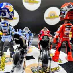 Marq & Alex Handmade Moto-Gp Rider Figure With Bike - Artwork Biker Gift Xmas Christmas - thumbnail 2