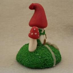Gnome Home With Vines - Mushroom Figurine Miniature Polymer Clay Sculpture - thumbnail 2