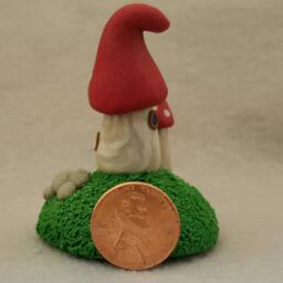 Gnome Home With Vines - Mushroom Figurine Miniature Polymer Clay Sculpture - thumbnail 4