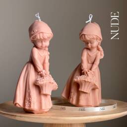 Sculptural Girl Soy Candle - Home Decor Gift - thumbnail 3