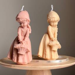 Sculptural Girl Soy Candle - Home Decor Gift - thumbnail 1