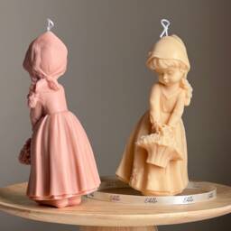 Sculptural Girl Soy Candle - Home Decor Gift - thumbnail 2