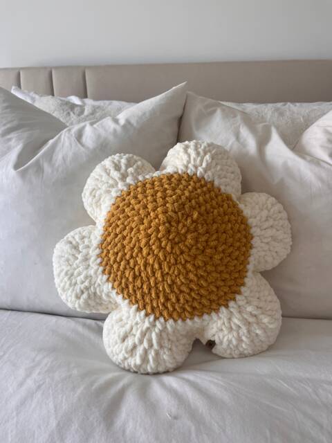 Chunky Daisy Decorative Pillow, Flower Power Crochet Couch Dorm Room Decoration, Retro Flower Pillow, White - image 1
