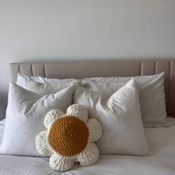 Chunky Daisy Decorative Pillow, Flower Power Crochet Couch Dorm Room Decoration, Retro Flower Pillow, White - thumbnail 2