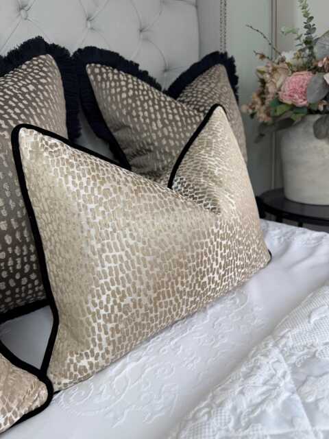 Champagne - Black Pillow Cover, Lumbar Cover, Cushion Piped Gold Antelope - image 1